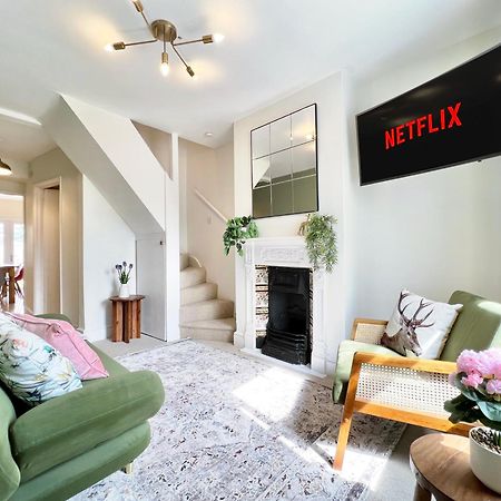 Charming Central Windsor 2 Bed Cottage Free Residents Parking And Private Garden Legoland Ascot Windsor Castle Thorpe Park Heathrow Airport Kültér fotó